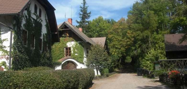 Bucicky Mlyn Hotel Rozdalovice Exterior photo